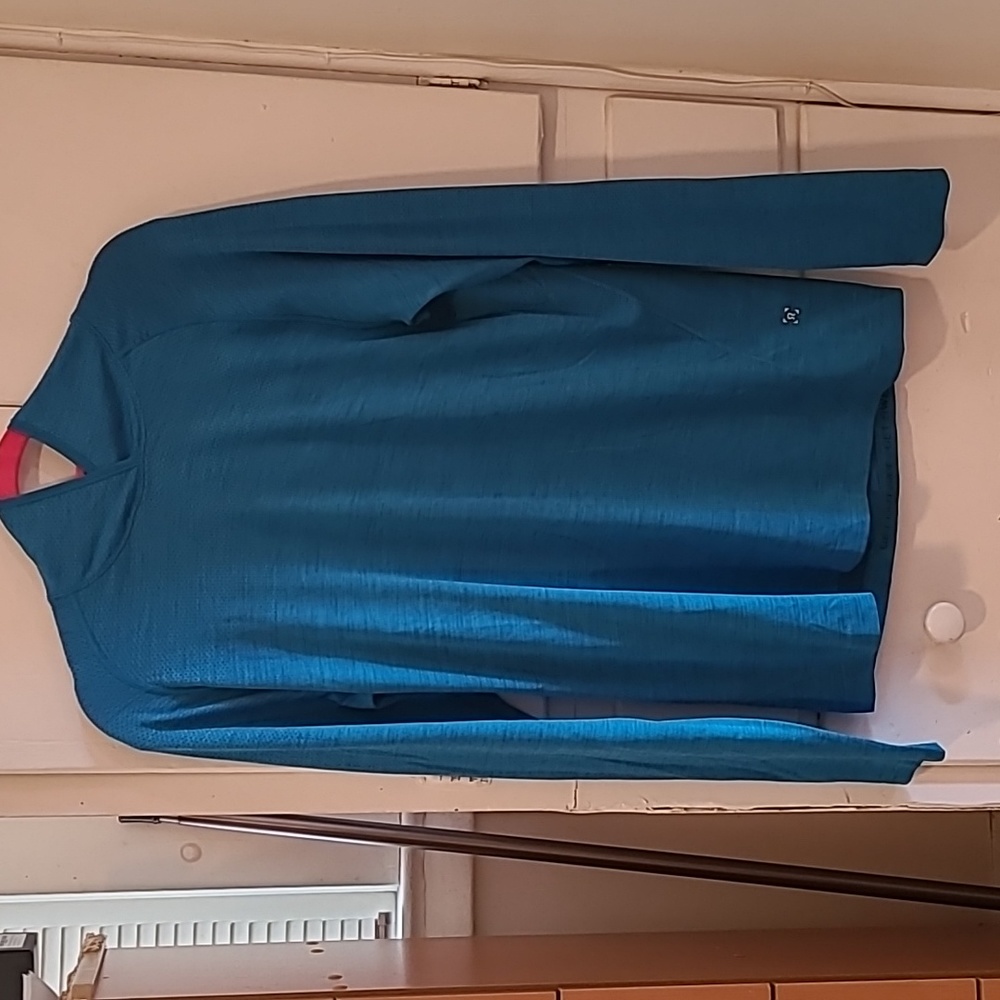 Lululemon Atletica Long Sleeves Active with hoodie for Men, Size Medium, Blue